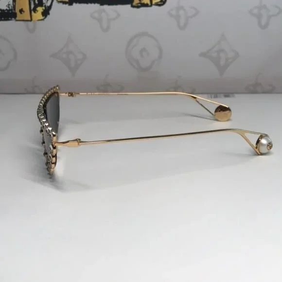 New Authentic Stylish Gold and Black Sunglasses GG0364S 002 NEW AUTHENTIC STYLISH GOLD AND BLACK SUNGLASSES GG0364S 002  main image 4
